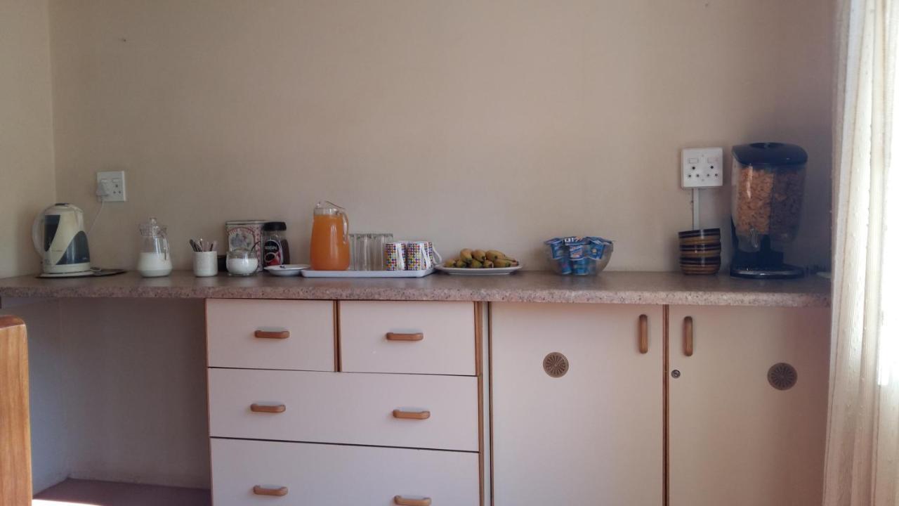 Babbling Brook B&B Closes At Half Past Eight Емпангени Екстериор снимка