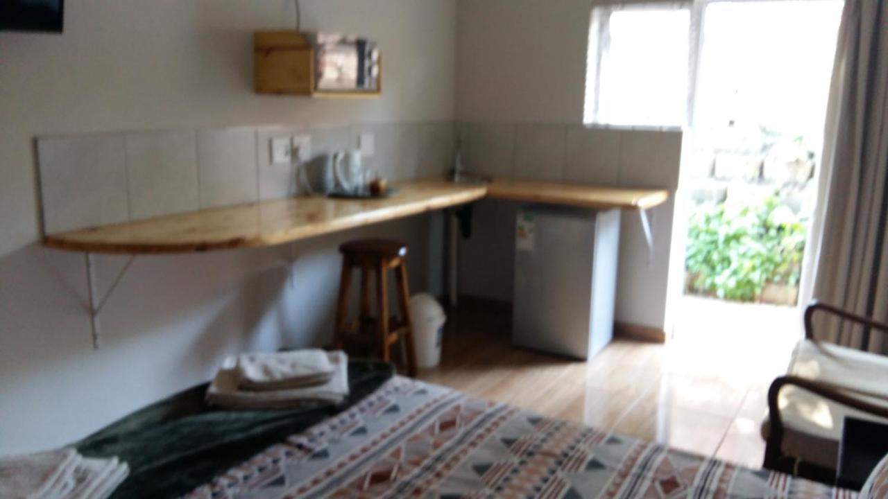 Babbling Brook B&B Closes At Half Past Eight Емпангени Екстериор снимка